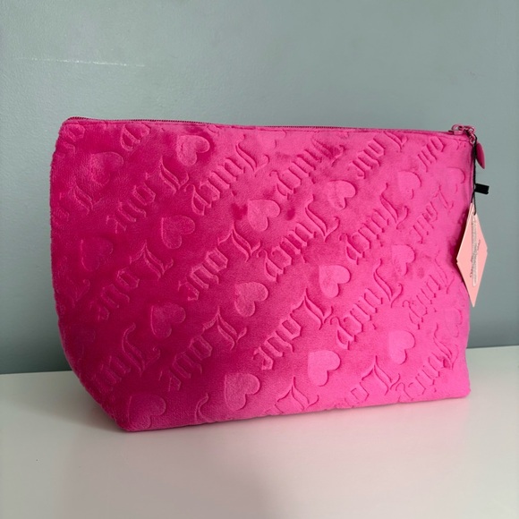 Juicy Couture Hot Pink Velvet Heart Cosmetic Pouch with Light Pink Spa Set - Picture 10 of 11